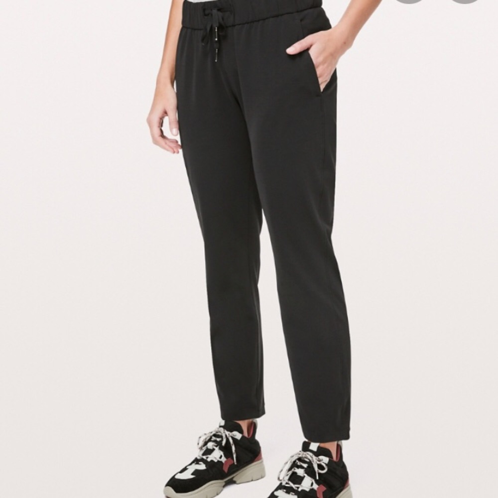 Lululemon On The Fly 7/8 Pant Size 8